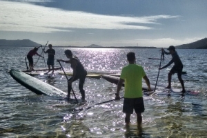 Campeão brasileiro de Stand Up Paddle ensina técnicas do esporte em Florianópolis