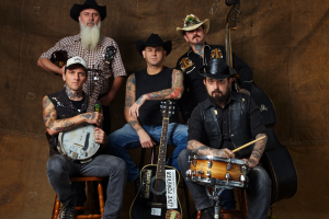 Banda de country rock Hillbilly Rawhide faz show em Joinville